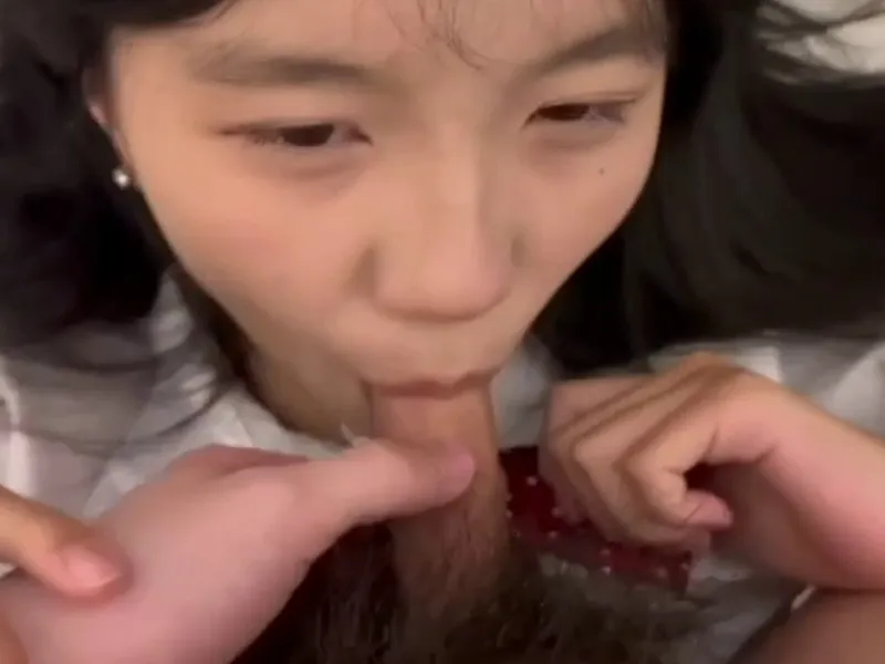 Em loli dễ thương liếm cặc biến em thành con em đào dam dang p2